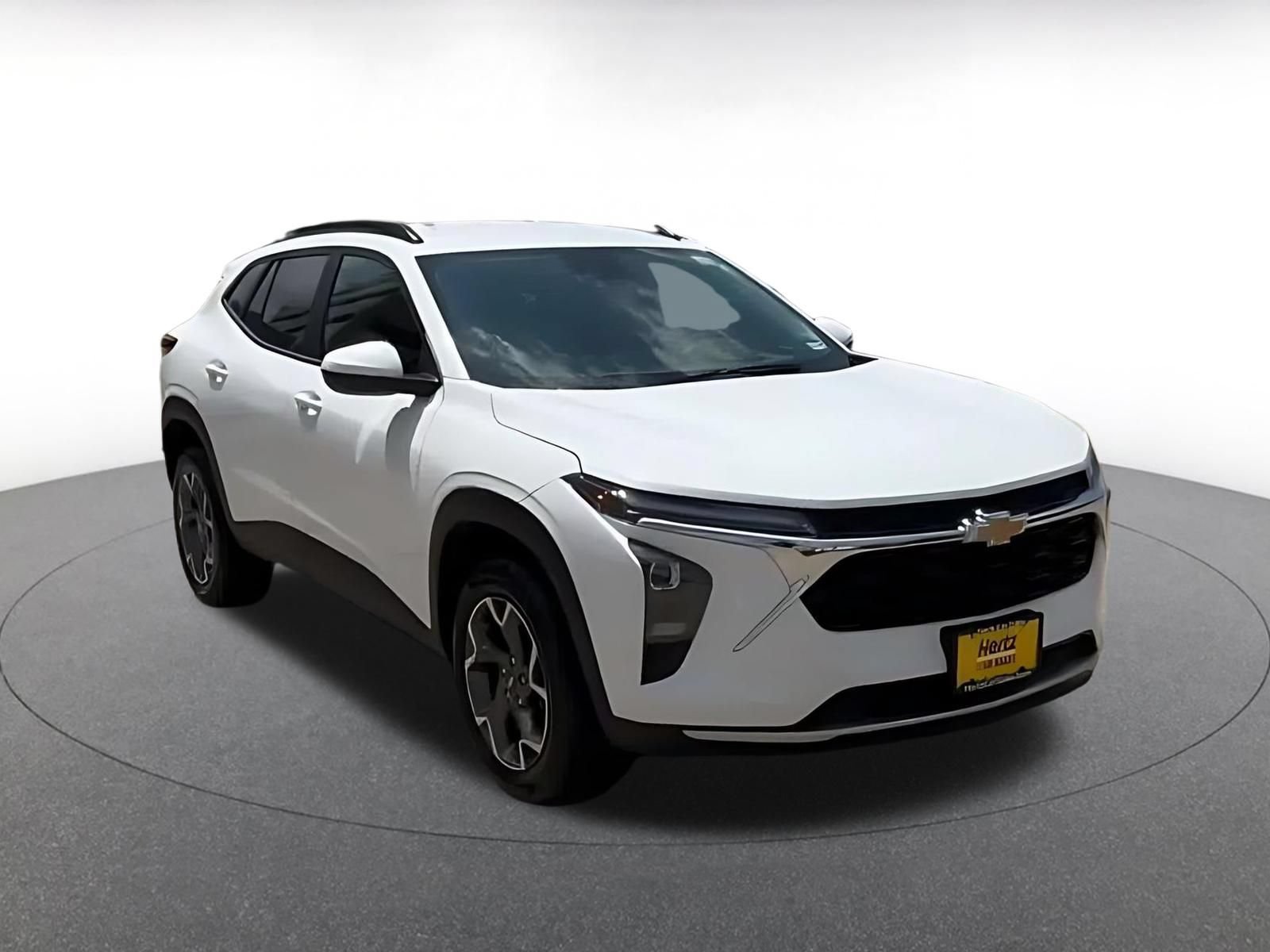 Used 2025 Chevrolet Trax LT FWD image 3