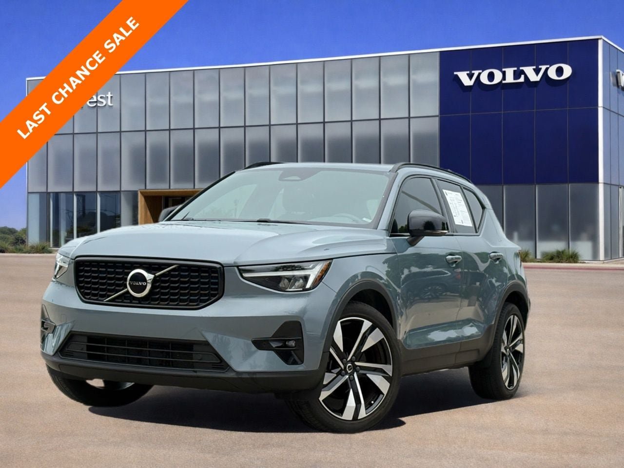 Certified 2023 Volvo XC40 B5 Plus w/ Climate Package AWD/4WD video 1