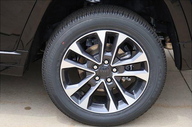 New 2025 Jeep Grand Cherokee Overland w/ Adv Protech Group III image 4