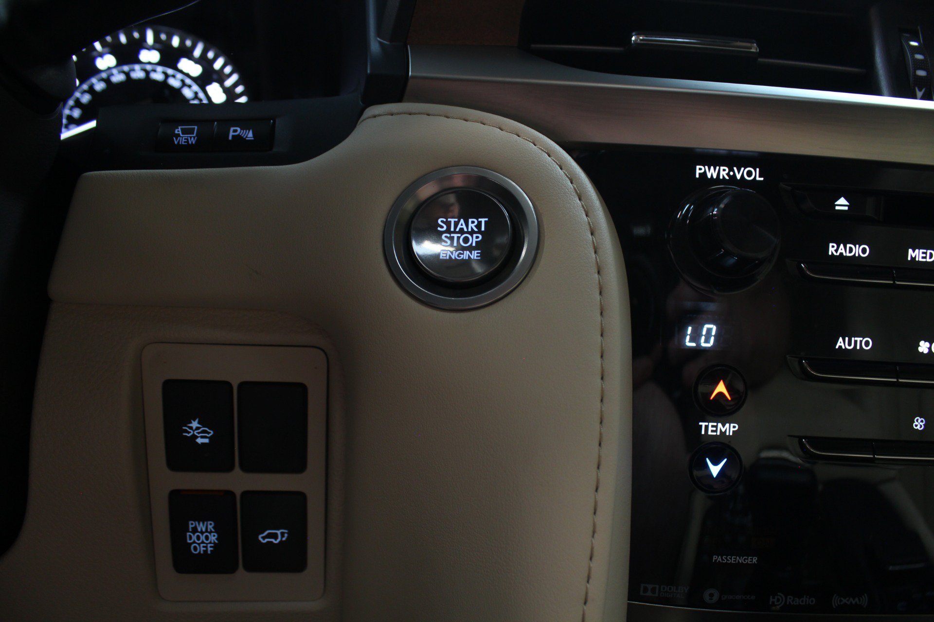Used 2021 Lexus LX 570 4WD w/ Luxury Package image 63