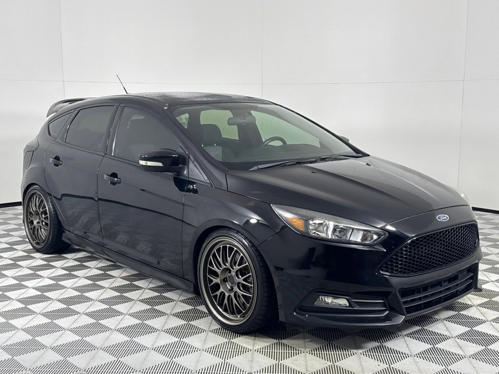 Used 2017 Ford Focus ST image 3