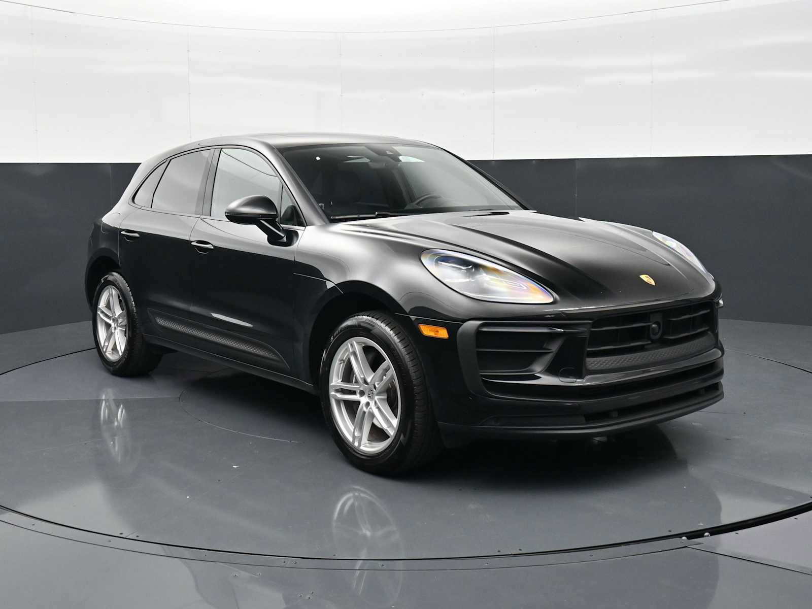 Certified 2024 Porsche Macan AWD/4WD image 25