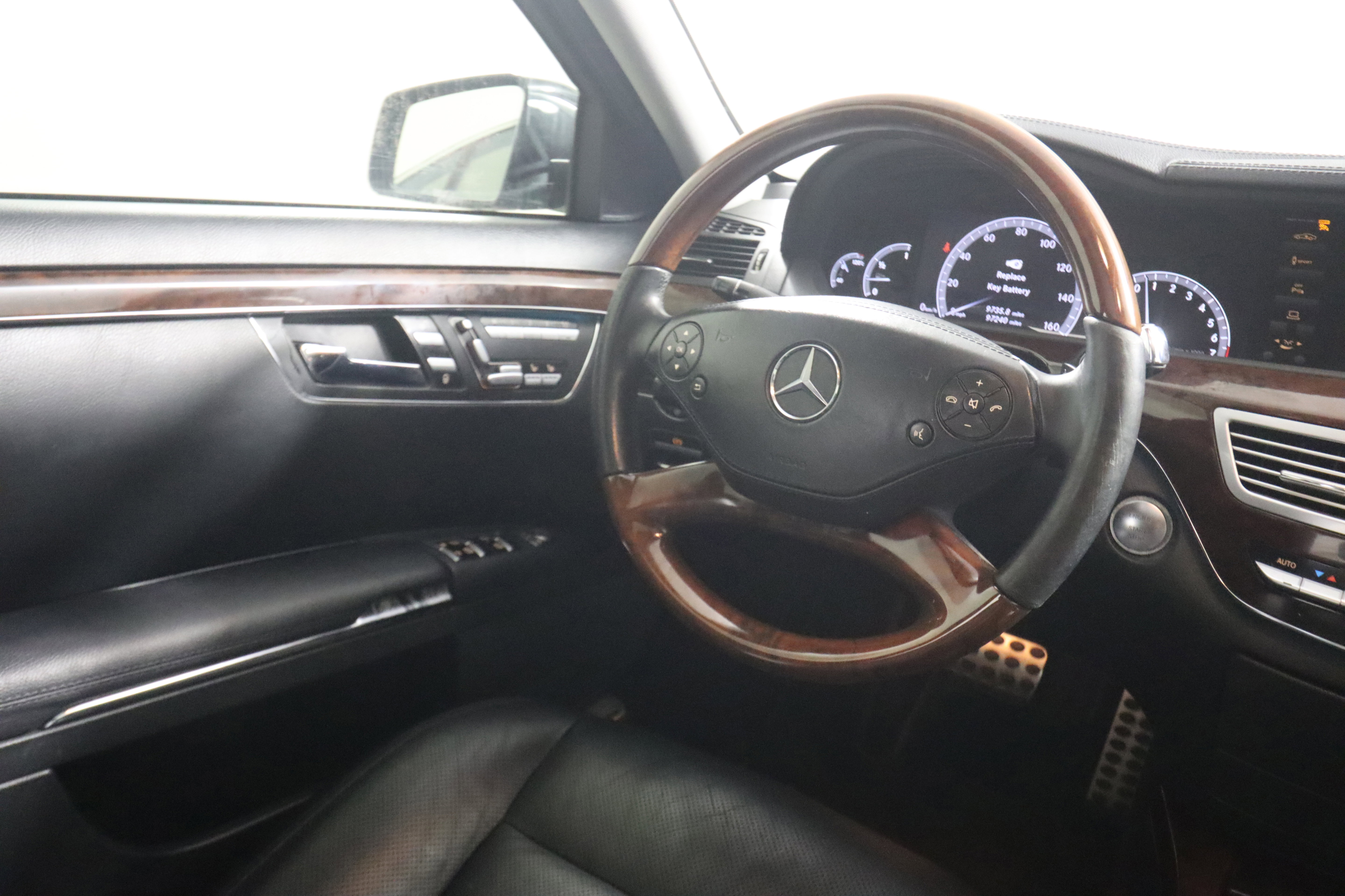 Used 2011 Mercedes-Benz S 550 4MATIC image 10