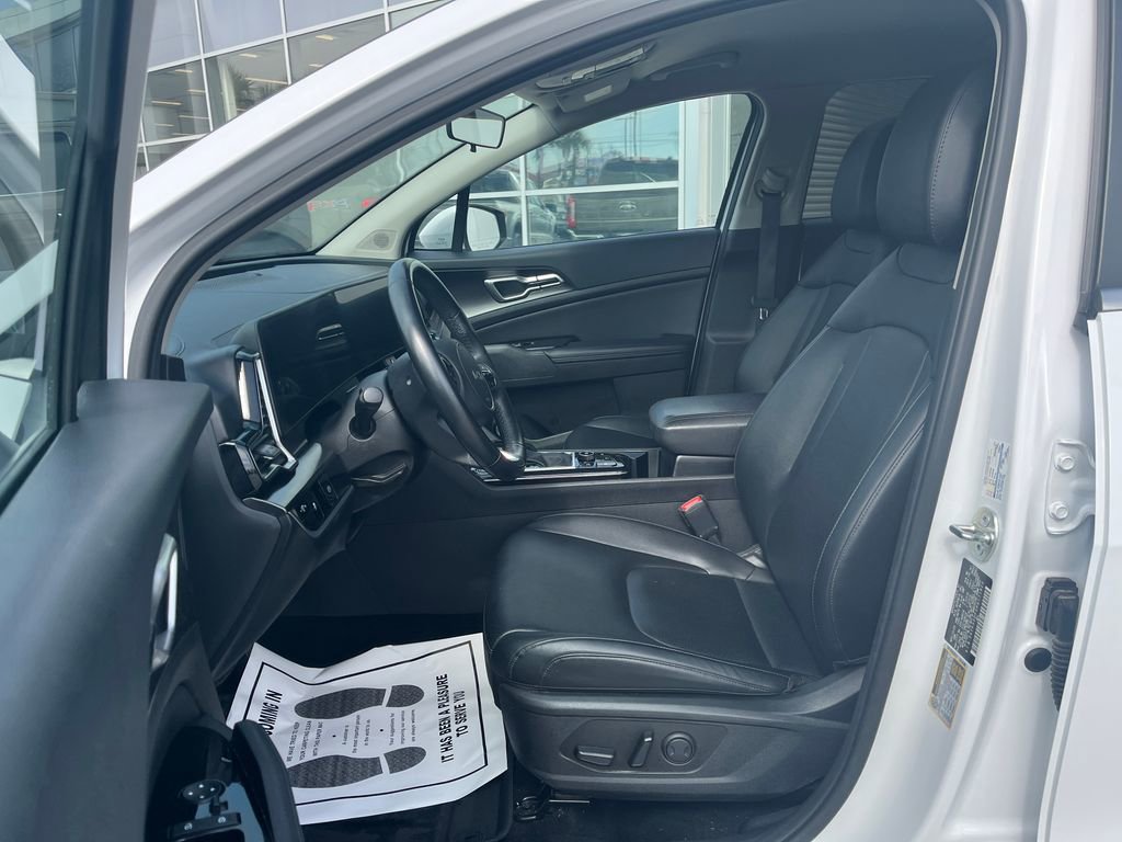 Used 2024 Kia Sportage EX image 11