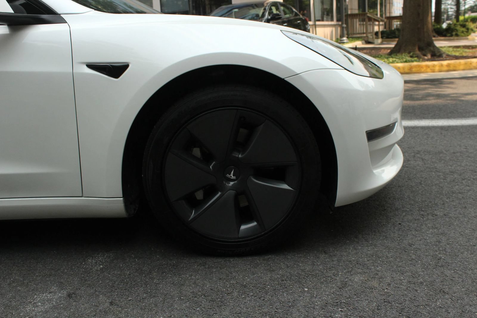 Used 2023 Tesla Model 3 Standard Range RWD image 4
