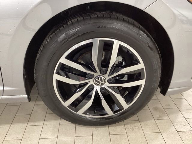 Used 2025 Volkswagen Jetta SE w/ Sunroof Package image 27