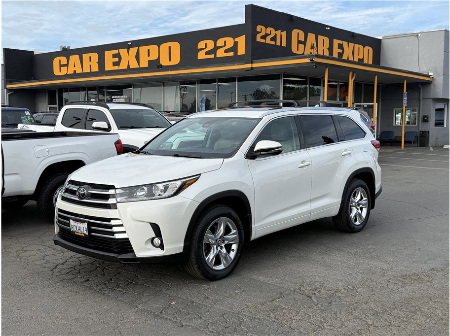 Used 2018 Toyota Highlander Limited AWD/4WD image 32