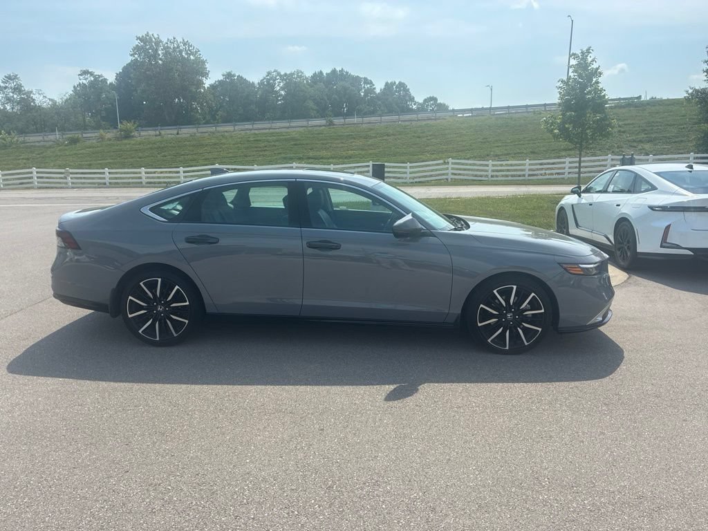Used 2025 Honda Accord Touring image 2