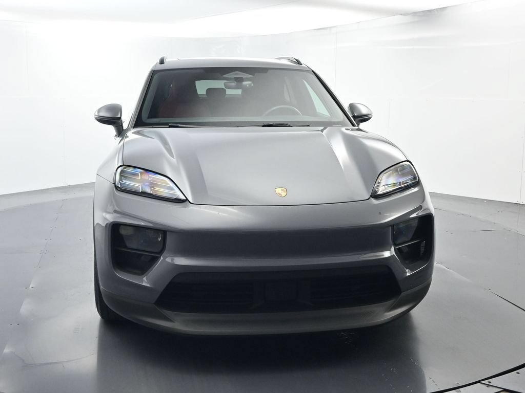 Certified 2025 Porsche Macan Electric RWD image 18