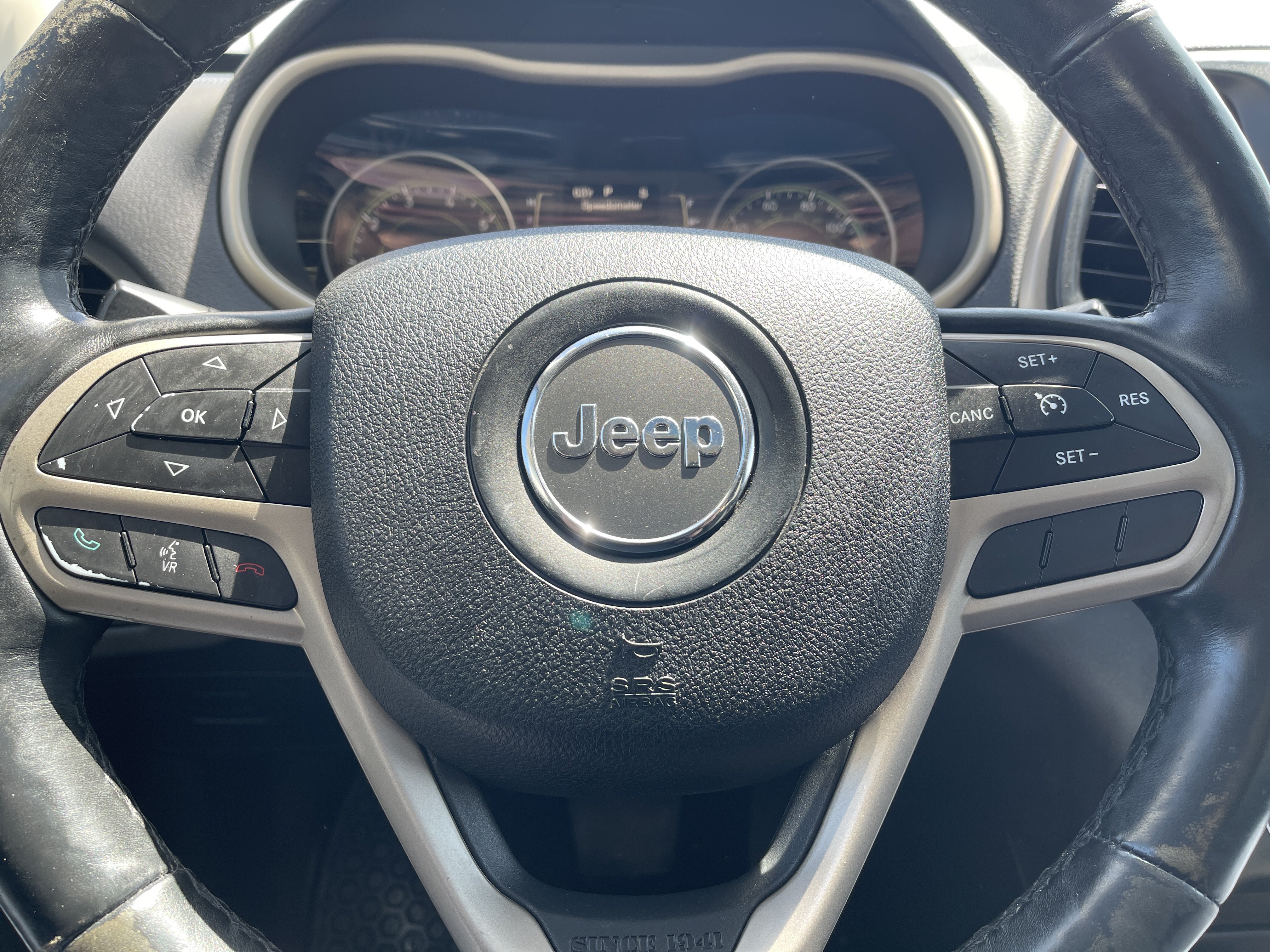Used 2017 Jeep Cherokee Latitude AWD/4WD image 15