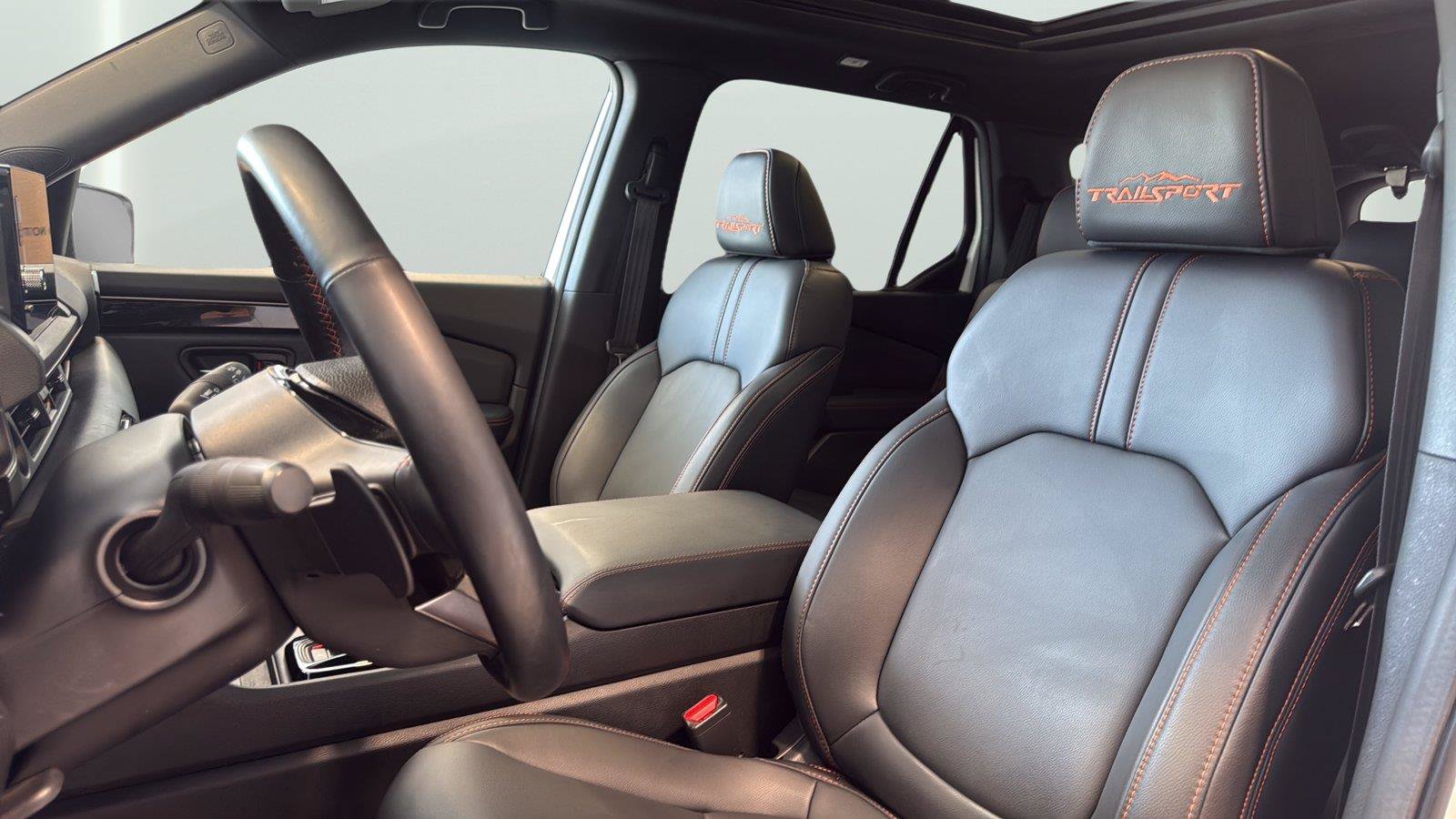 Used 2025 Honda Pilot TrailSport image 11