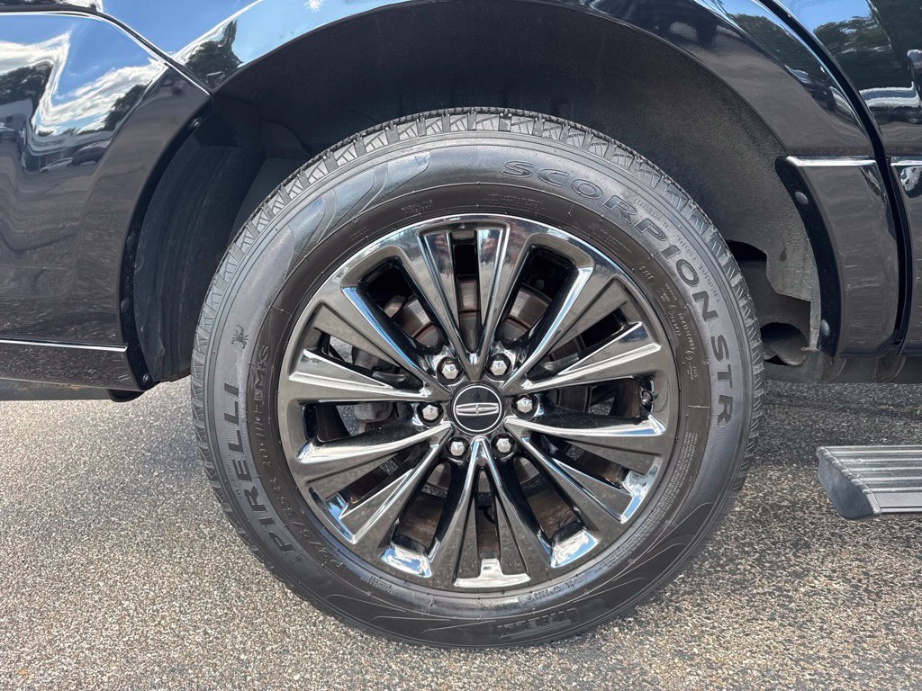 Used 2016 Lincoln Navigator Select AWD/4WD image 11