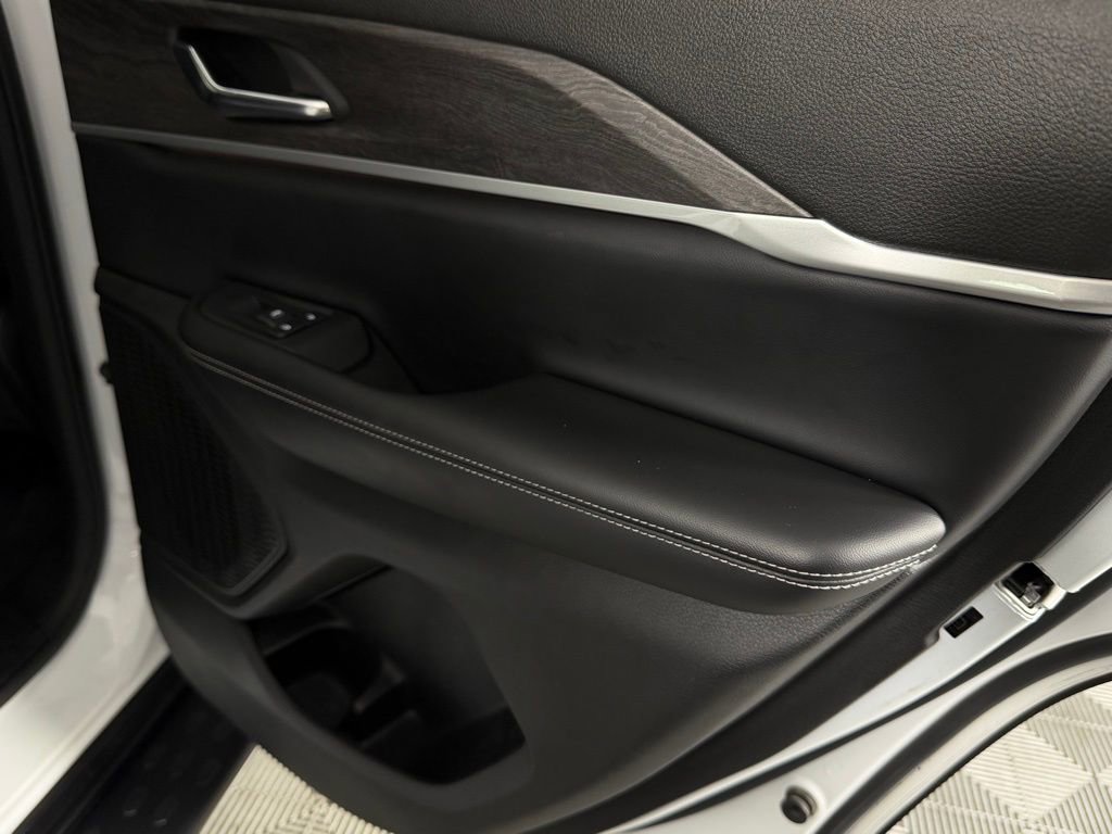 Used 2024 Jeep Grand Cherokee Limited w/ Luxury Tech Group II image 32