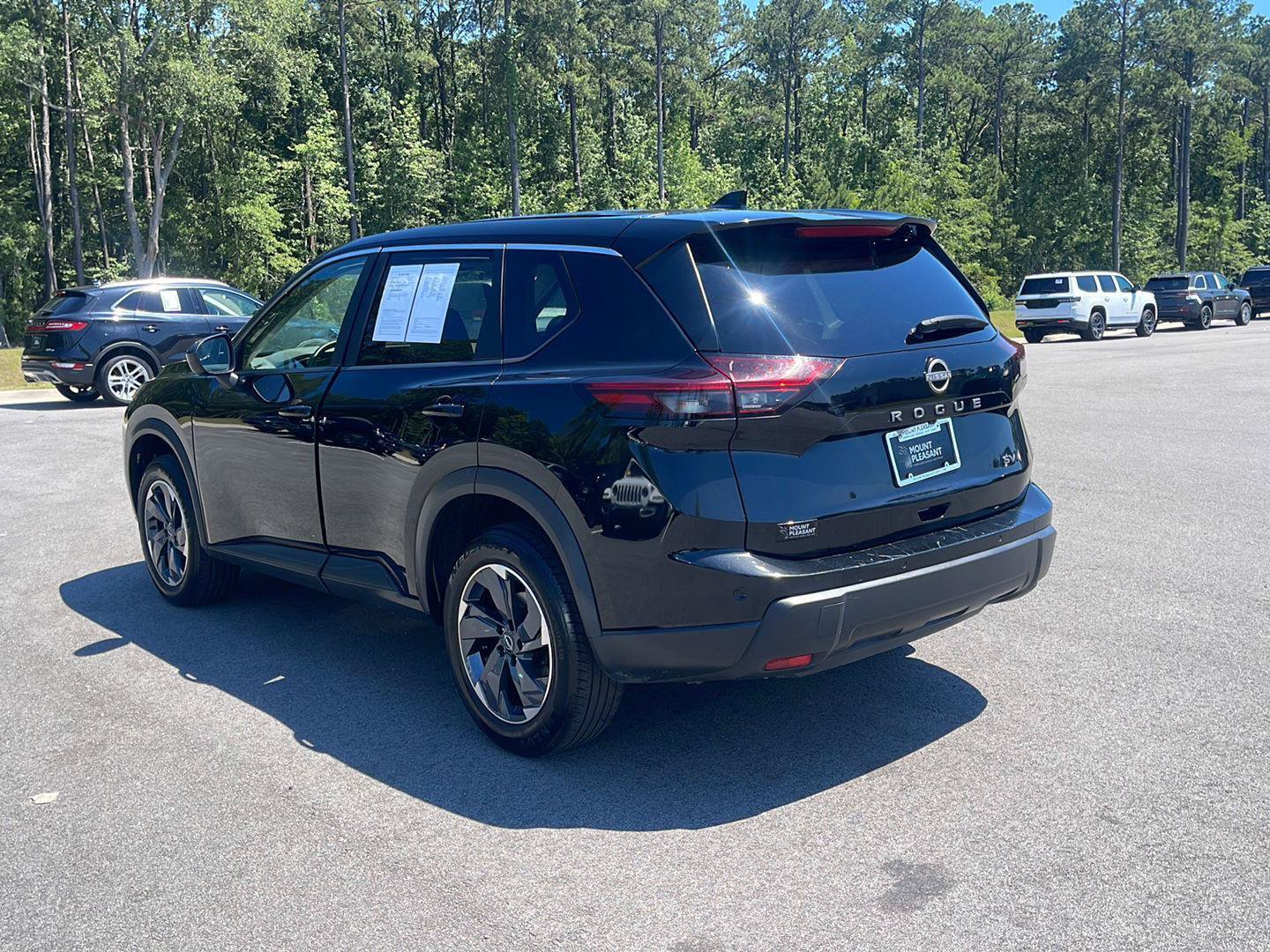 Used 2024 Nissan Rogue SV FWD image 5