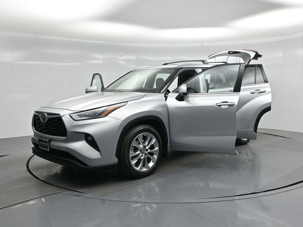 Used 2022 Toyota Highlander Limited image 29