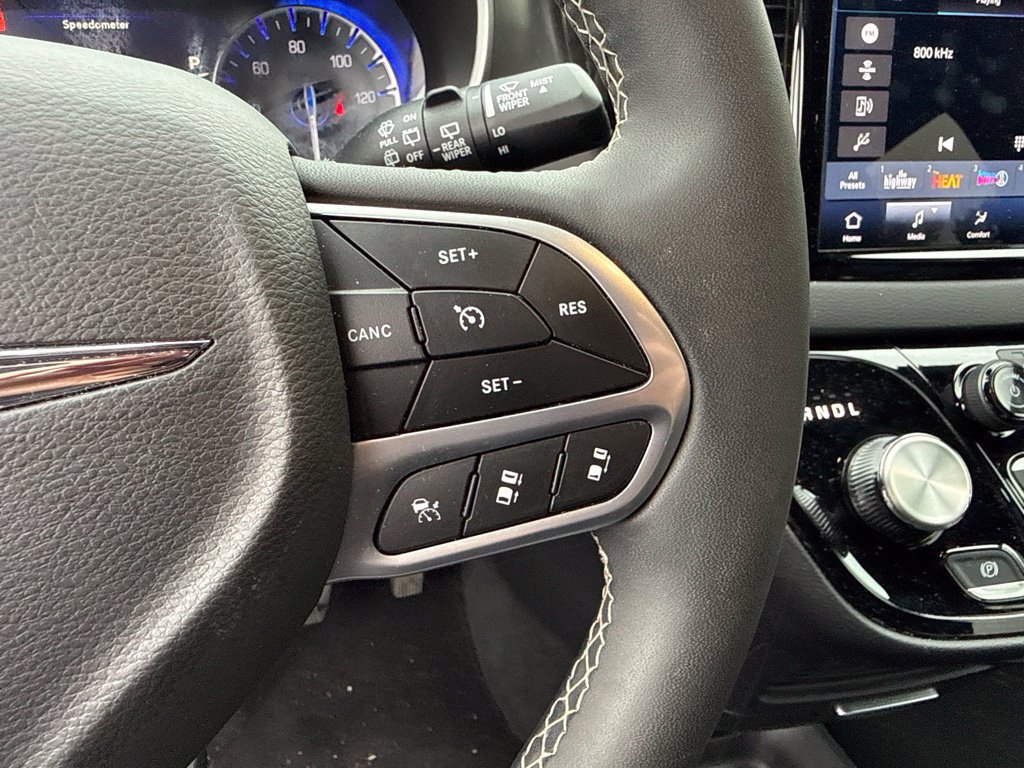 Used 2026 Chrysler Pacifica Select FWD image 28