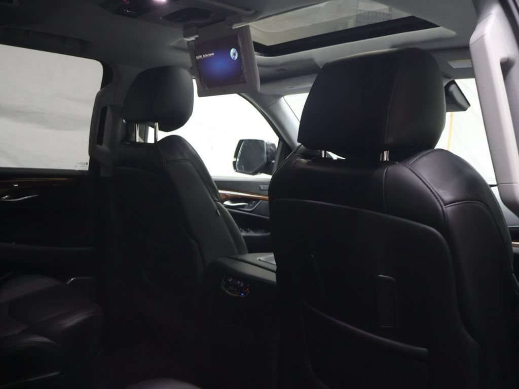 Used 2020 Cadillac Escalade Luxury AWD/4WD image 13