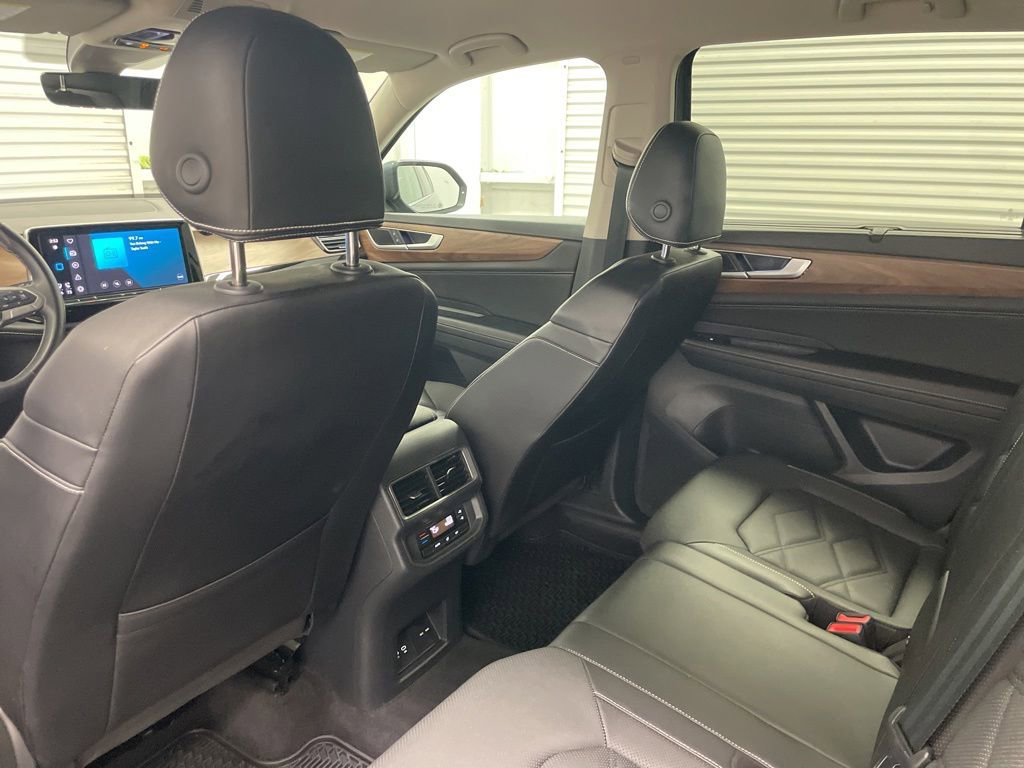 Used 2024 Volkswagen Atlas SE FWD image 33