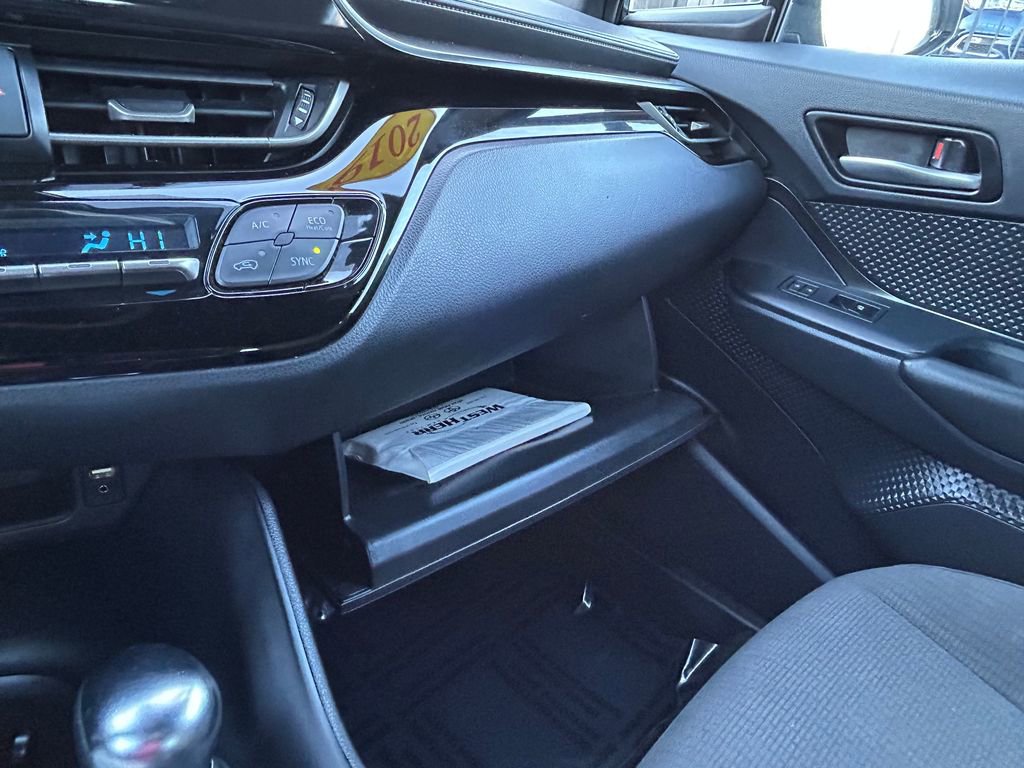 Used 2019 Toyota C-HR LE image 27