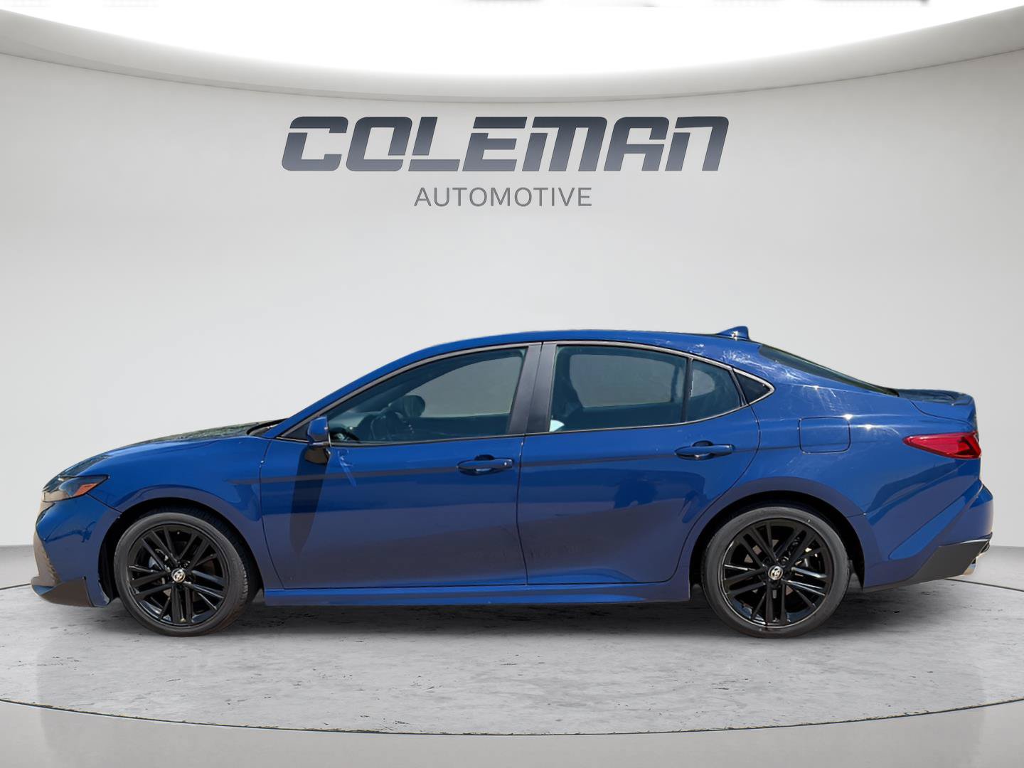 Used 2025 Toyota Camry SE FWD image 4