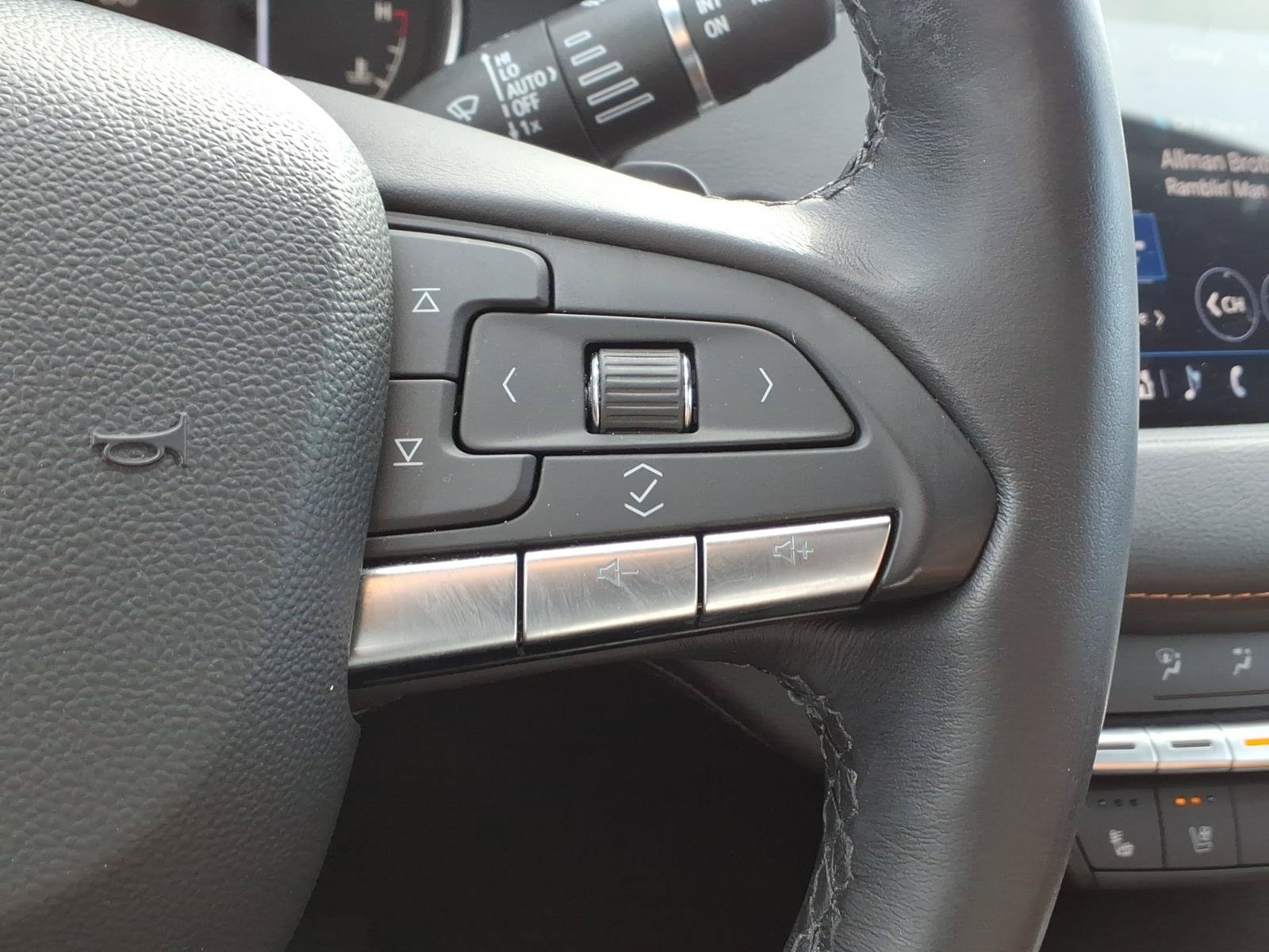 Used 2021 Cadillac XT4 Premium Luxury AWD/4WD image 16