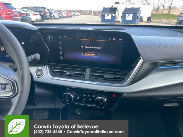 Used 2025 Chevrolet Trax LT FWD image 11