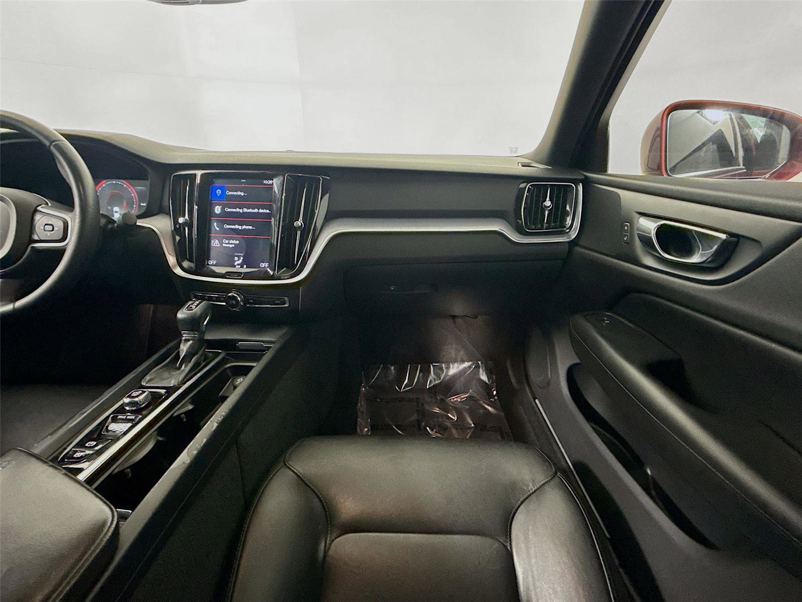 Used 2019 Volvo S60 T5 Momentum w/ Premium Package image 23