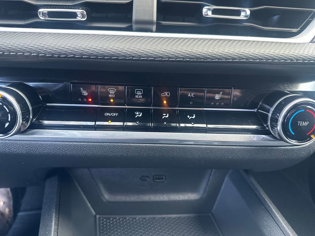 Used 2025 Chevrolet Equinox LT image 18