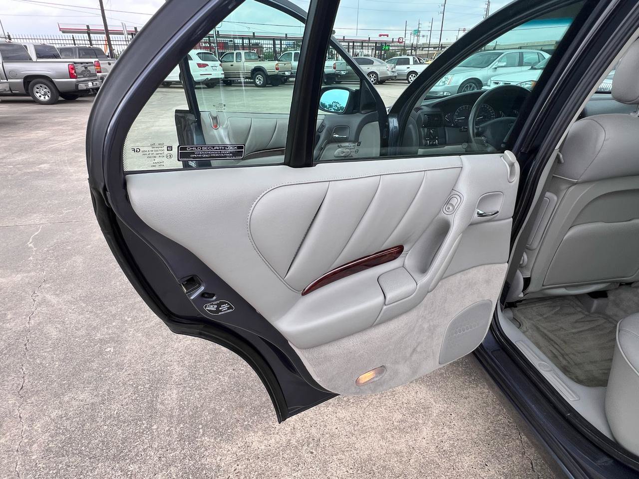 Used 1997 Cadillac Catera RWD image 35