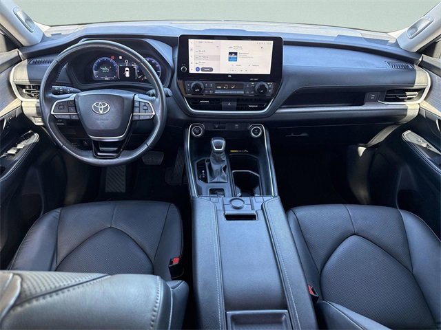 Used 2024 Toyota Grand Highlander Limited image 19
