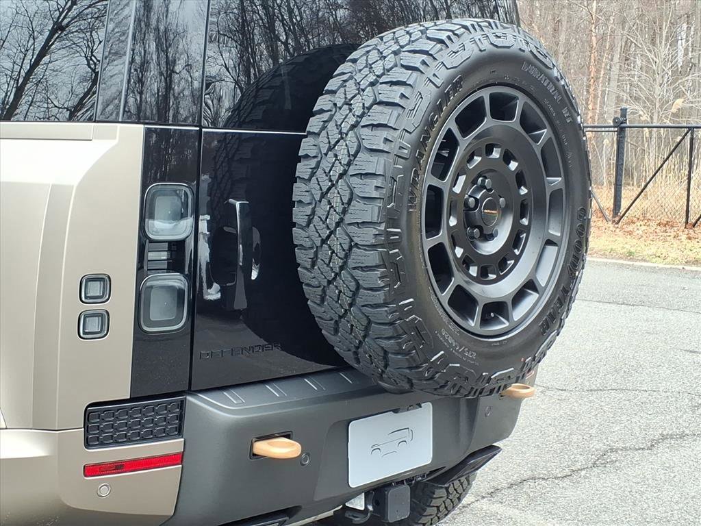 New 2026 Land Rover Defender 110 V8 image 18