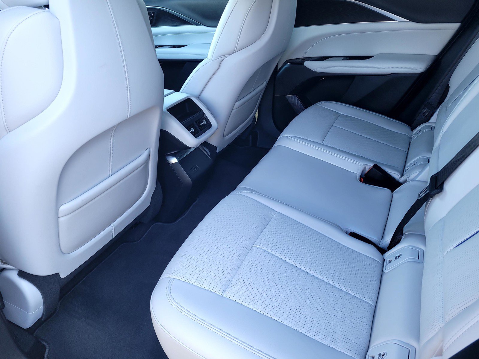 Certified 2025 Cadillac Lyriq Sport AWD/4WD image 13