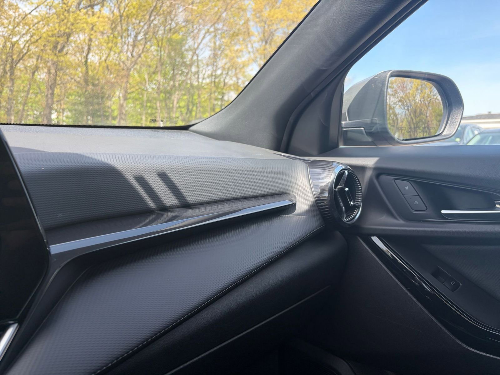 Used 2025 Chevrolet Equinox LT FWD image 34