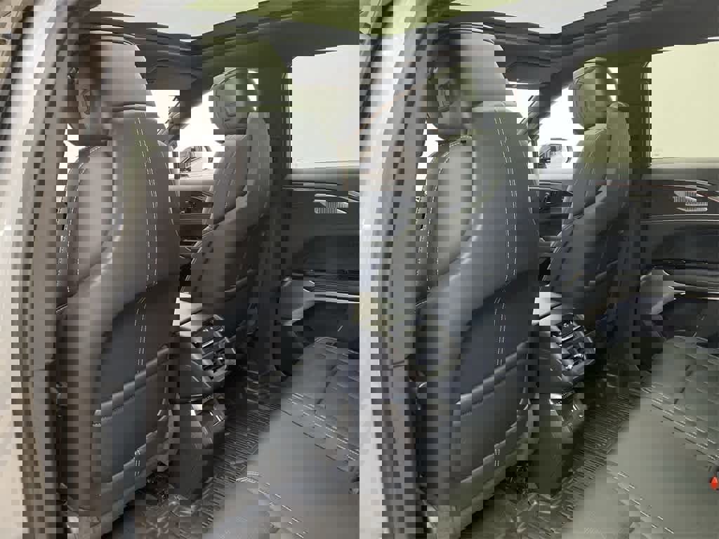 Certified 2024 Cadillac Lyriq Luxury w/ LPO, Floor Liner Package image 17