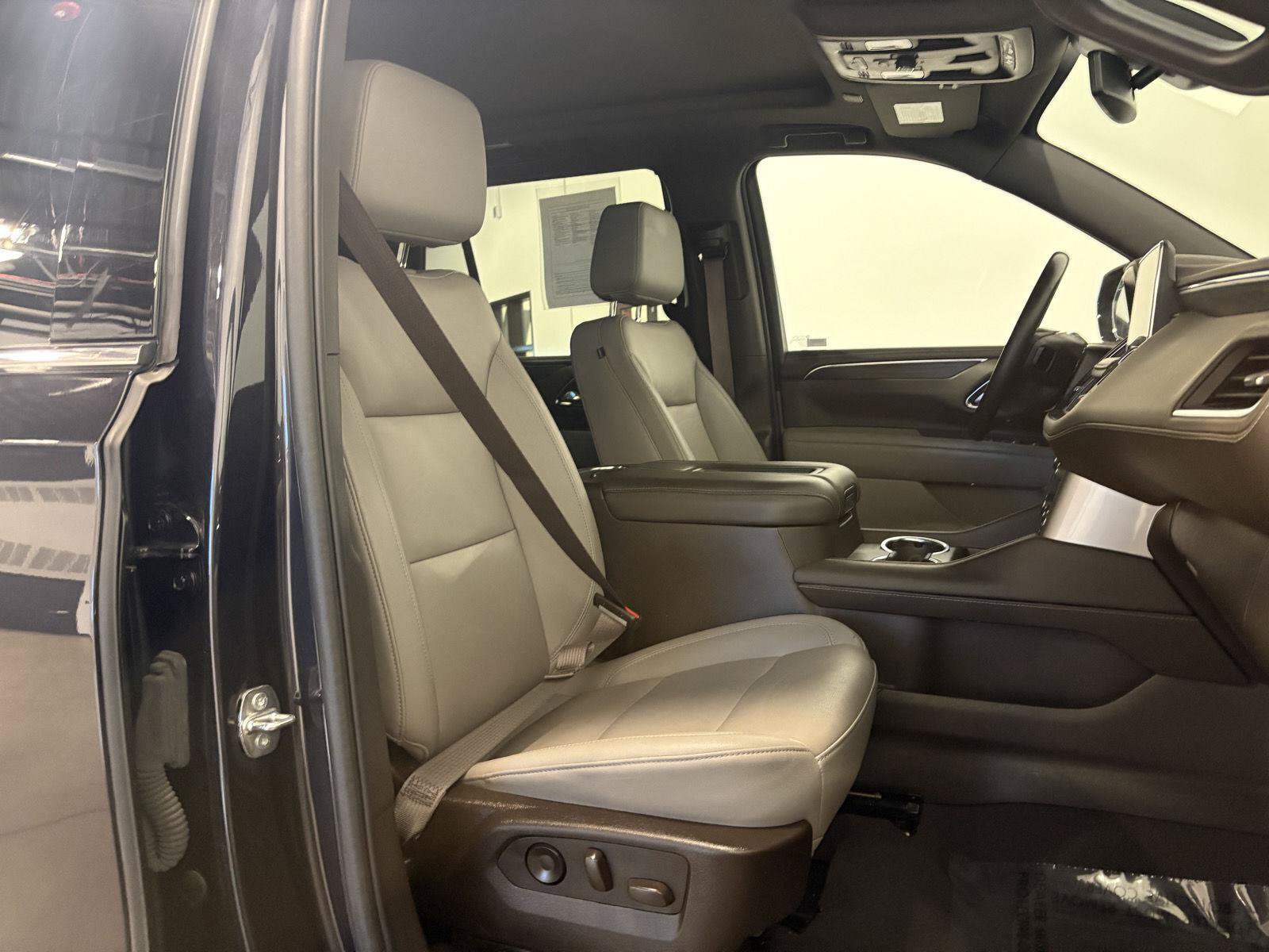 Used 2024 Chevrolet Tahoe LT w/ LT Signature Package AWD/4WD image 52