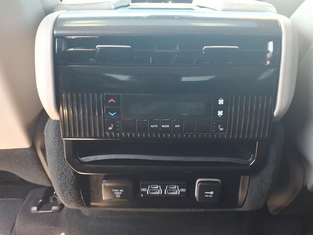 Certified 2023 Jeep Wagoneer 4WD w/ Premium Group I image 19
