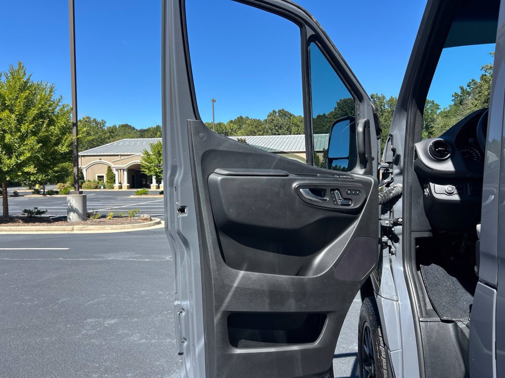 Used 2022 Mercedes-Benz Sprinter 2500 image 86