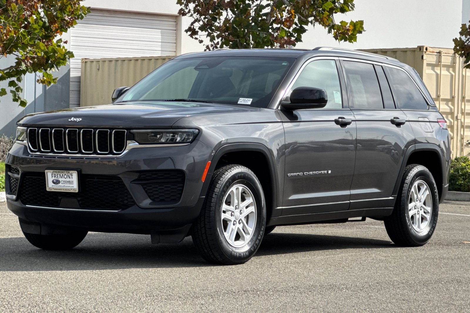 Used 2023 Jeep Grand Cherokee Laredo image 8