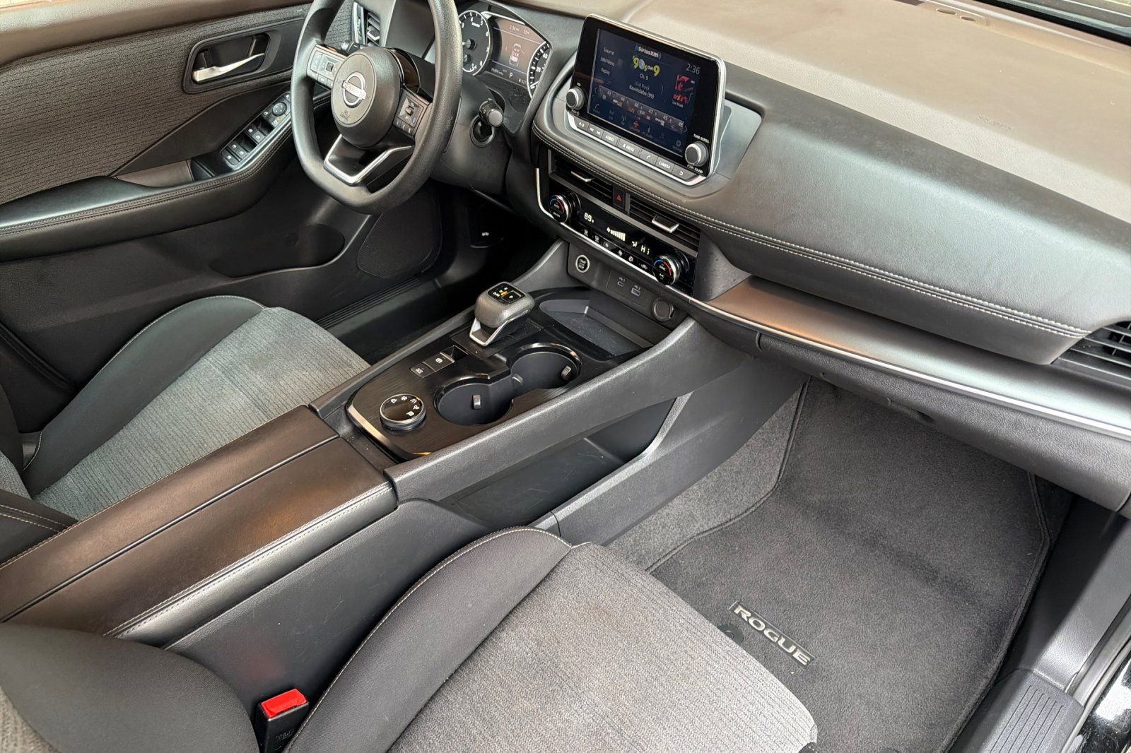 Used 2023 Nissan Rogue SV image 16