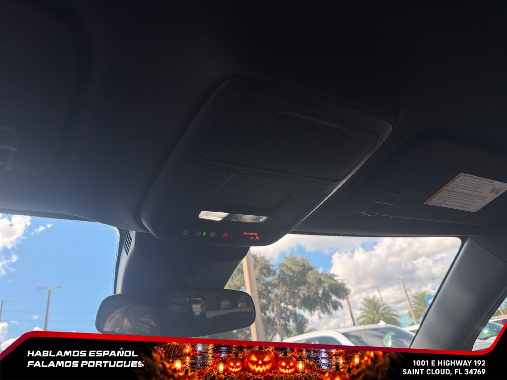 Used 2025 Chevrolet Traverse LT AWD/4WD image 19