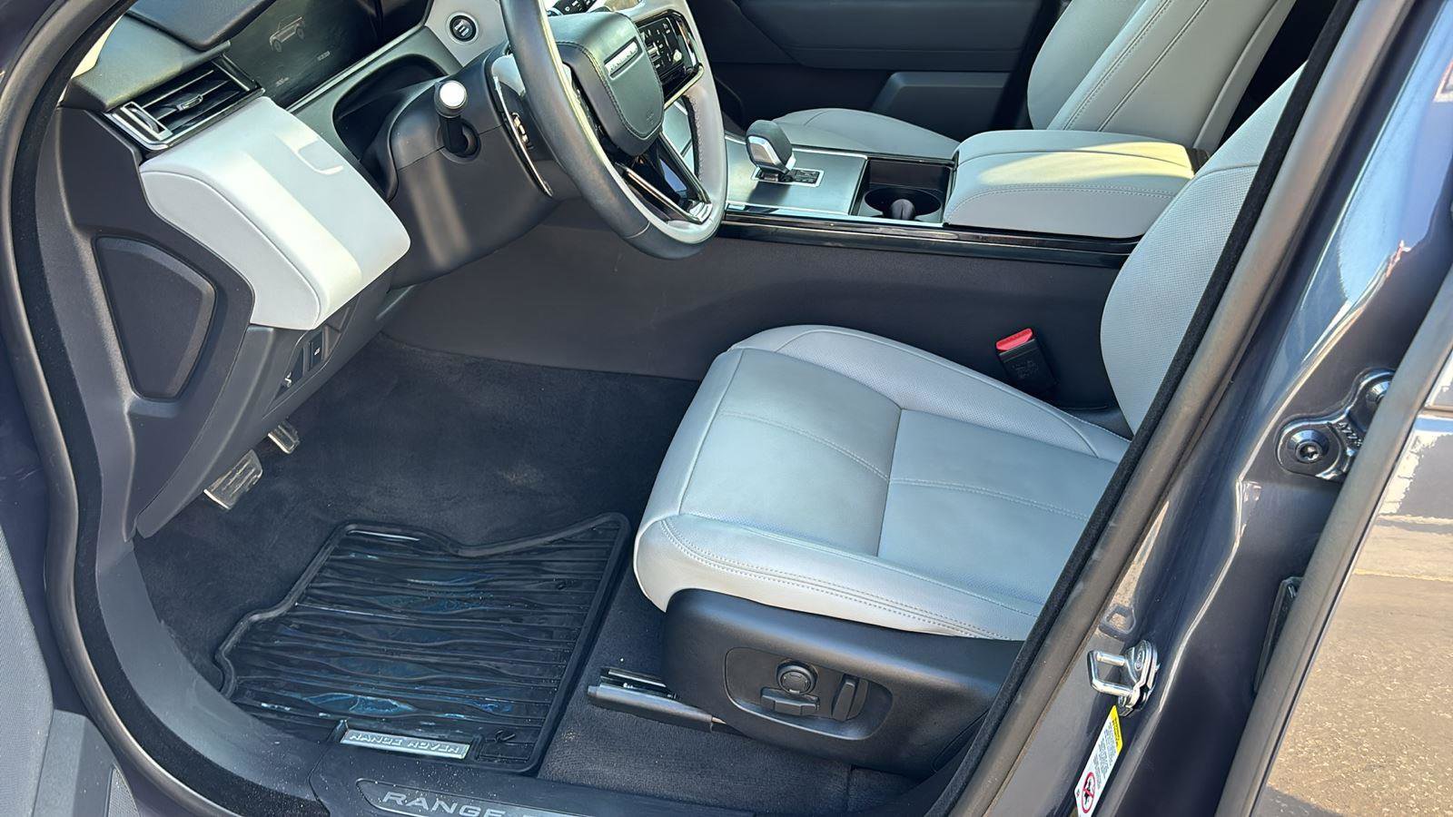 Used 2025 Land Rover Range Rover Velar Dynamic SE image 13