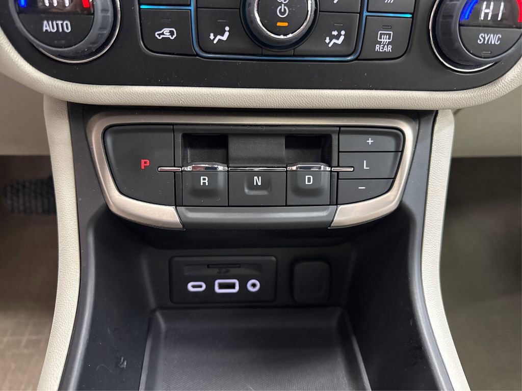 Used 2023 GMC Terrain Denali image 32