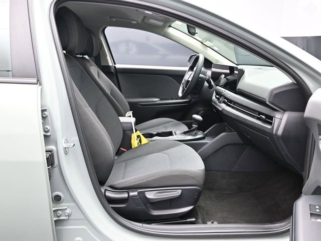 Used 2025 Kia K4 LXS image 23