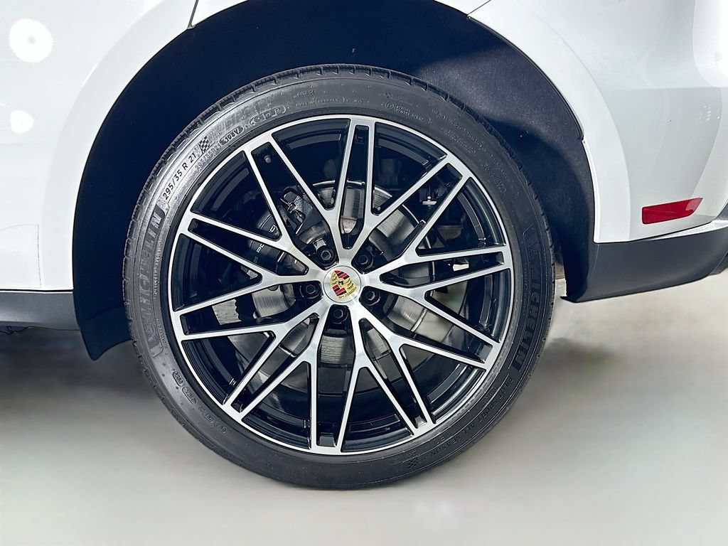 New 2025 Porsche Macan AWD/4WD image 33