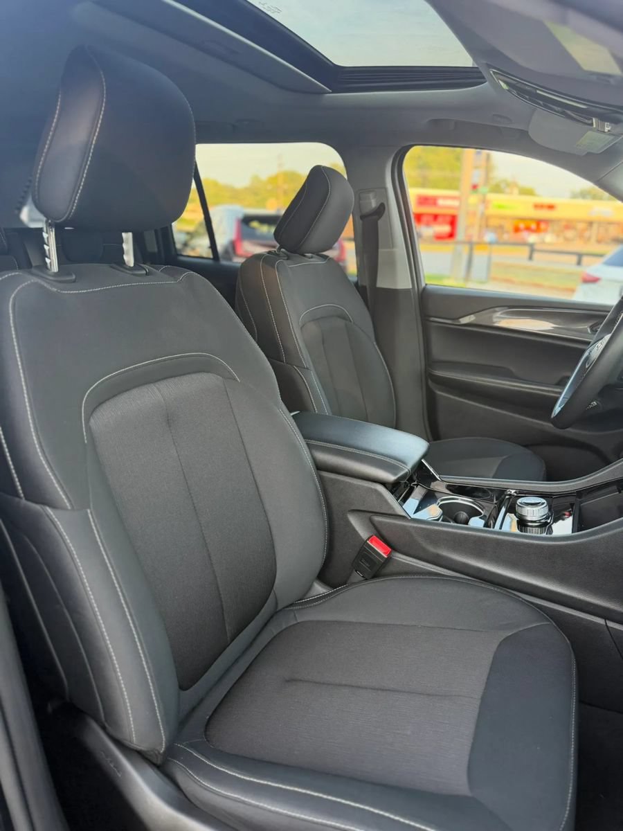 Used 2023 Jeep Grand Cherokee Laredo AWD/4WD image 17