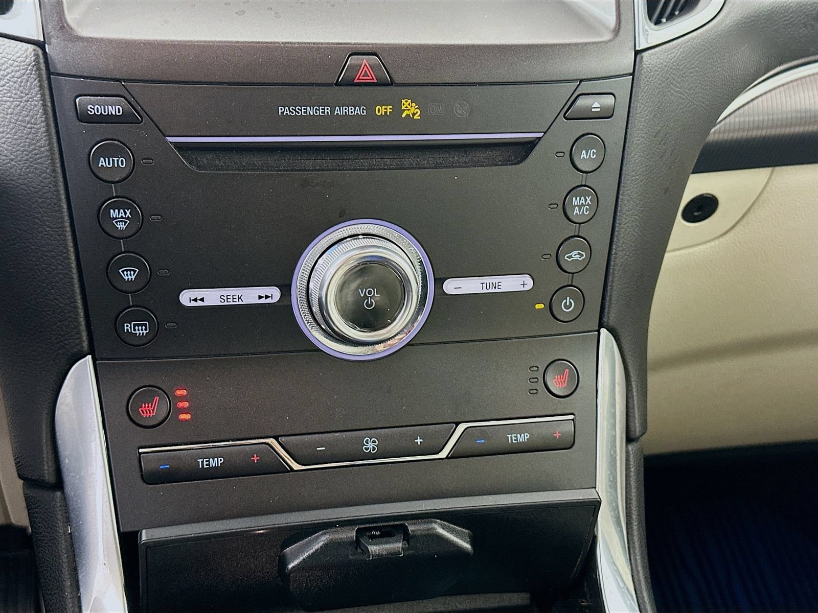 Used 2019 Ford Edge Titanium w/ Cold Weather Package AWD/4WD image 16