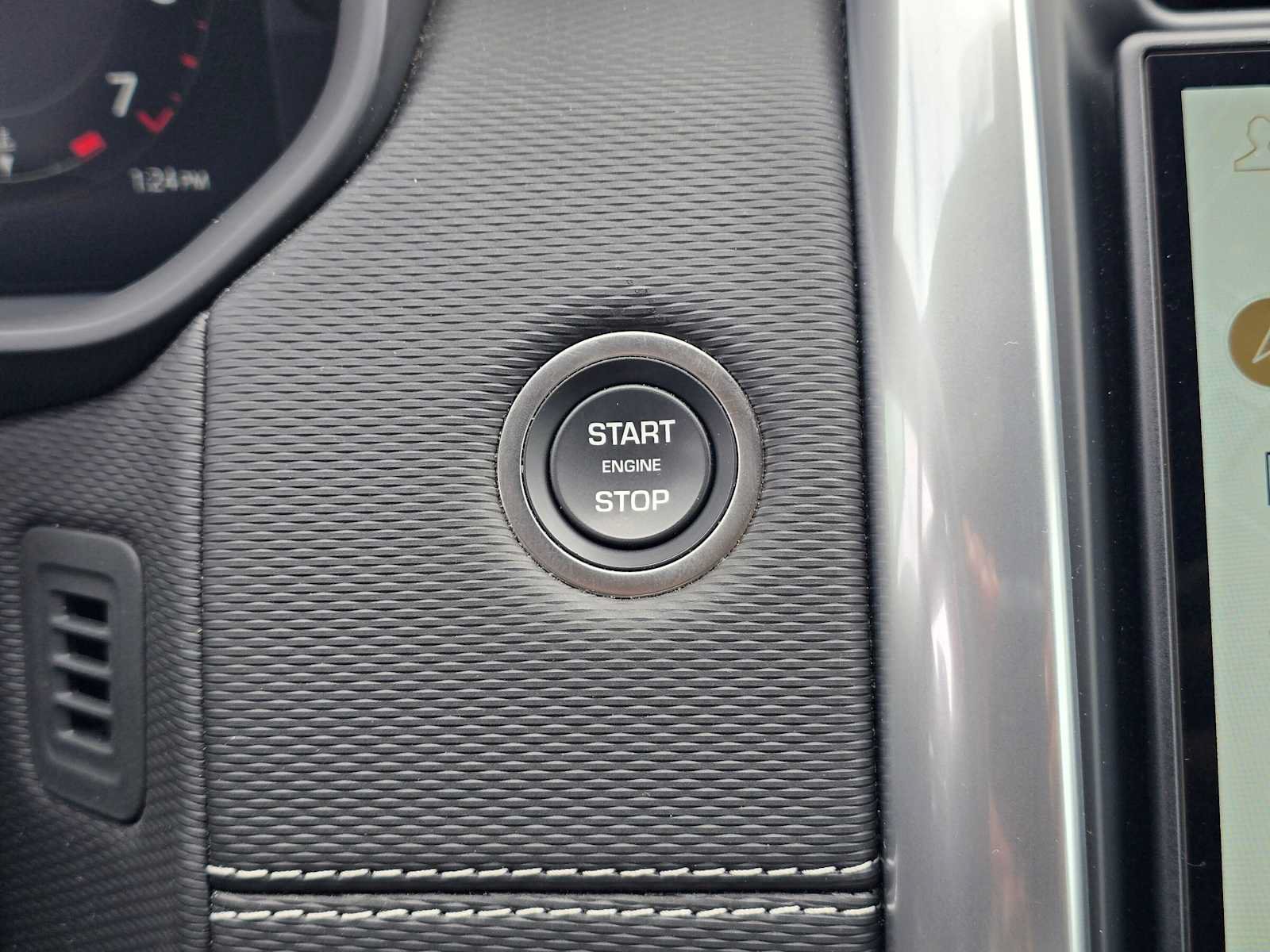 Used 2025 Land Rover Discovery Dynamic SE AWD/4WD image 37