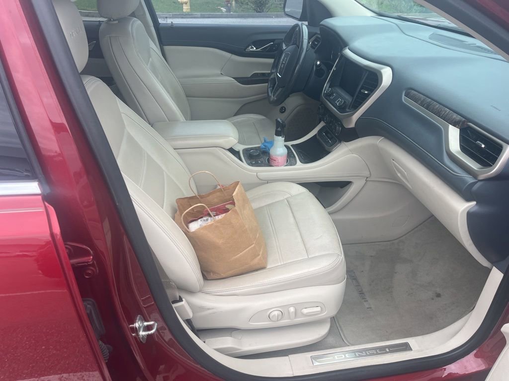 Used 2020 GMC Acadia Denali w/ Technology Package FWD image 5