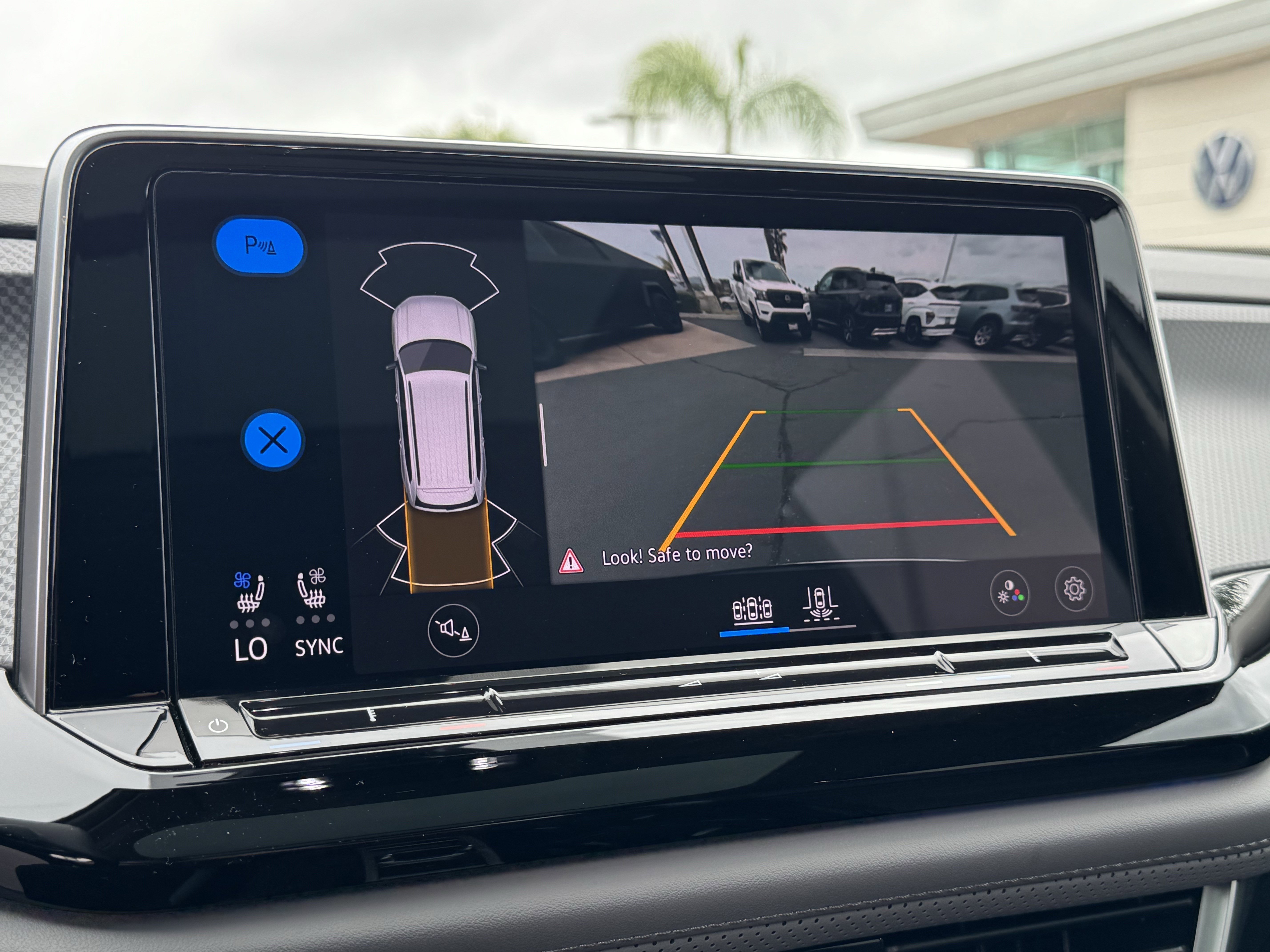 Certified 2024 Volkswagen Atlas Peak Edition SE image 28