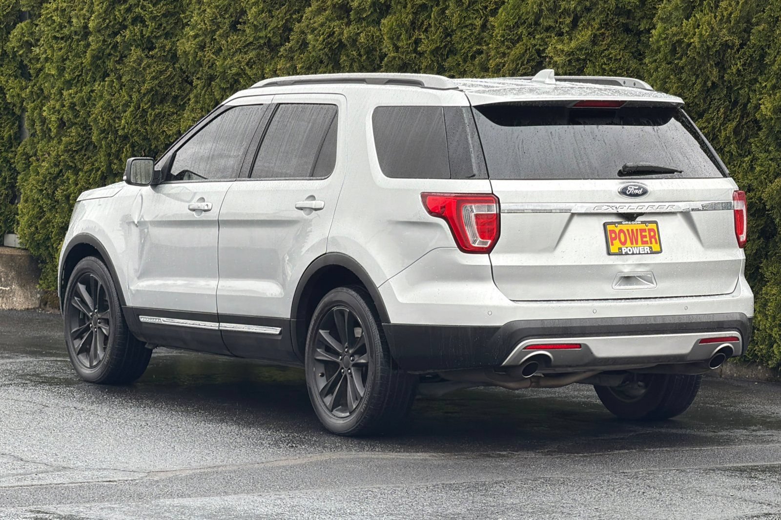 Used 2017 Ford Explorer XLT w/ Equipment Group 202A FWD image 6